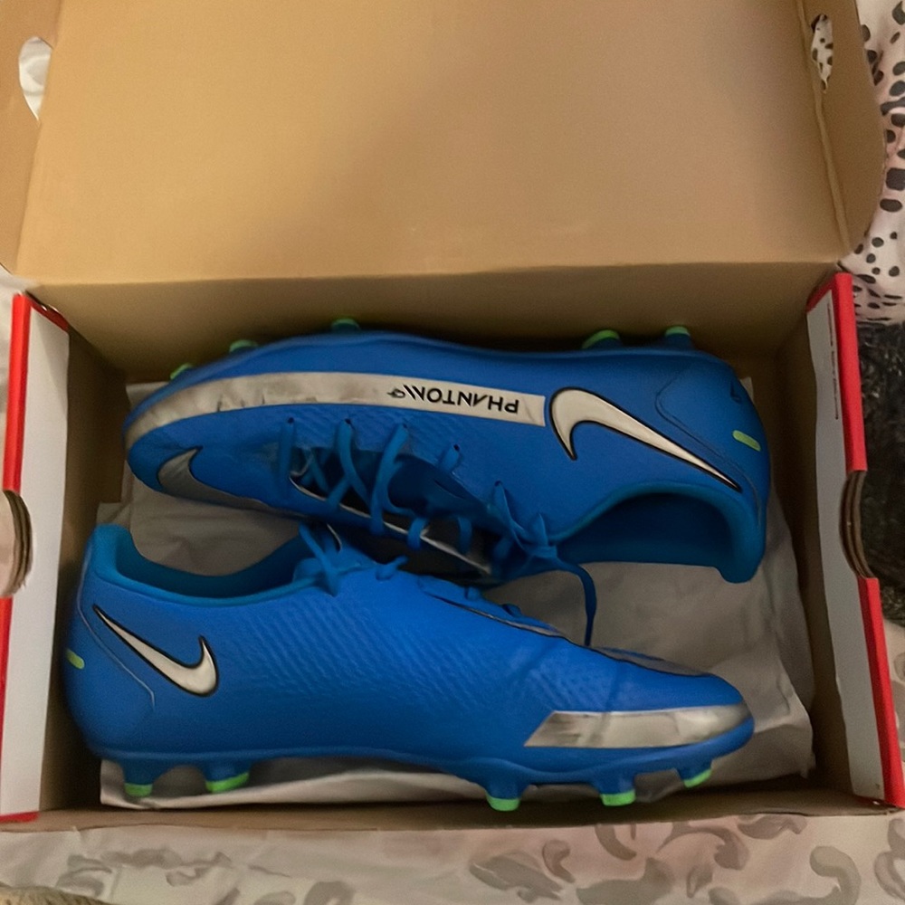 Nike phantom cleats